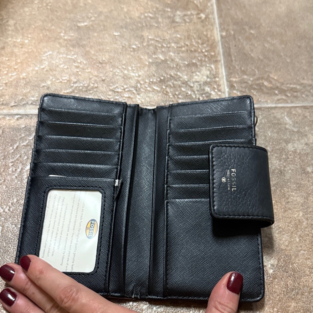 Fossil Women's Colorful Leather Wallet - Picture 4 of 5